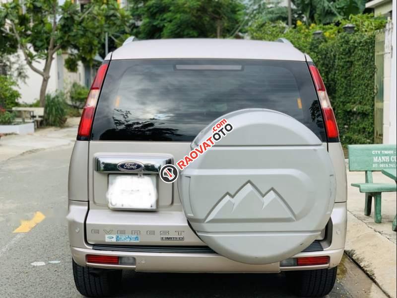 Cần bán lại xe Ford Everest Limited 2014, màu hồng, Đk 2015-2