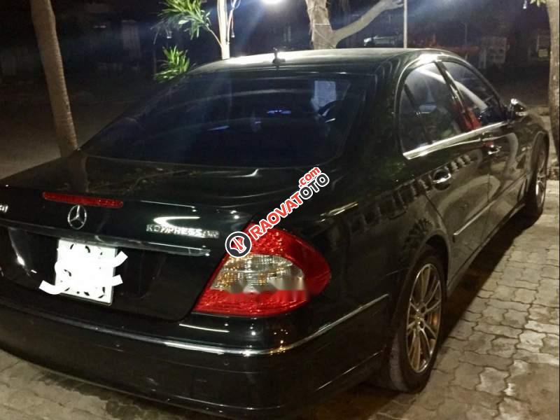 Bán Mercedes E200 2008, màu đen -0