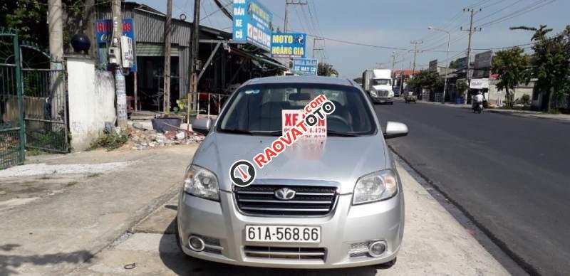 Cần bán xe Daewoo Gentra MT 2009, màu bạc, xe còn đẹp-0