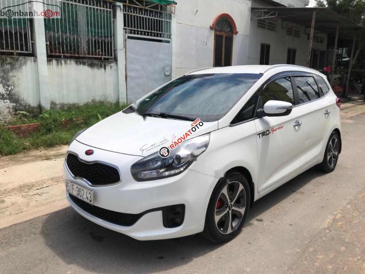 Bán Kia Rondo DAT năm sản xuất 2015, màu trắng, xe gia đình -9