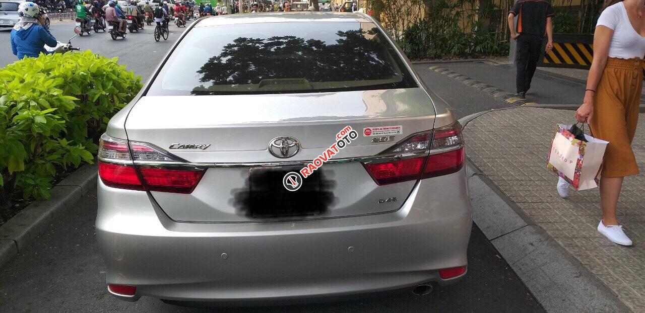 Cần bán xe Toyota Camry E năm sản xuất 2016, màu bạc-1
