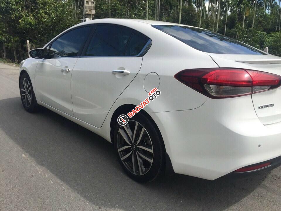 Cần bán xe Kia Cerato 2016 số tự động màu trắng-2