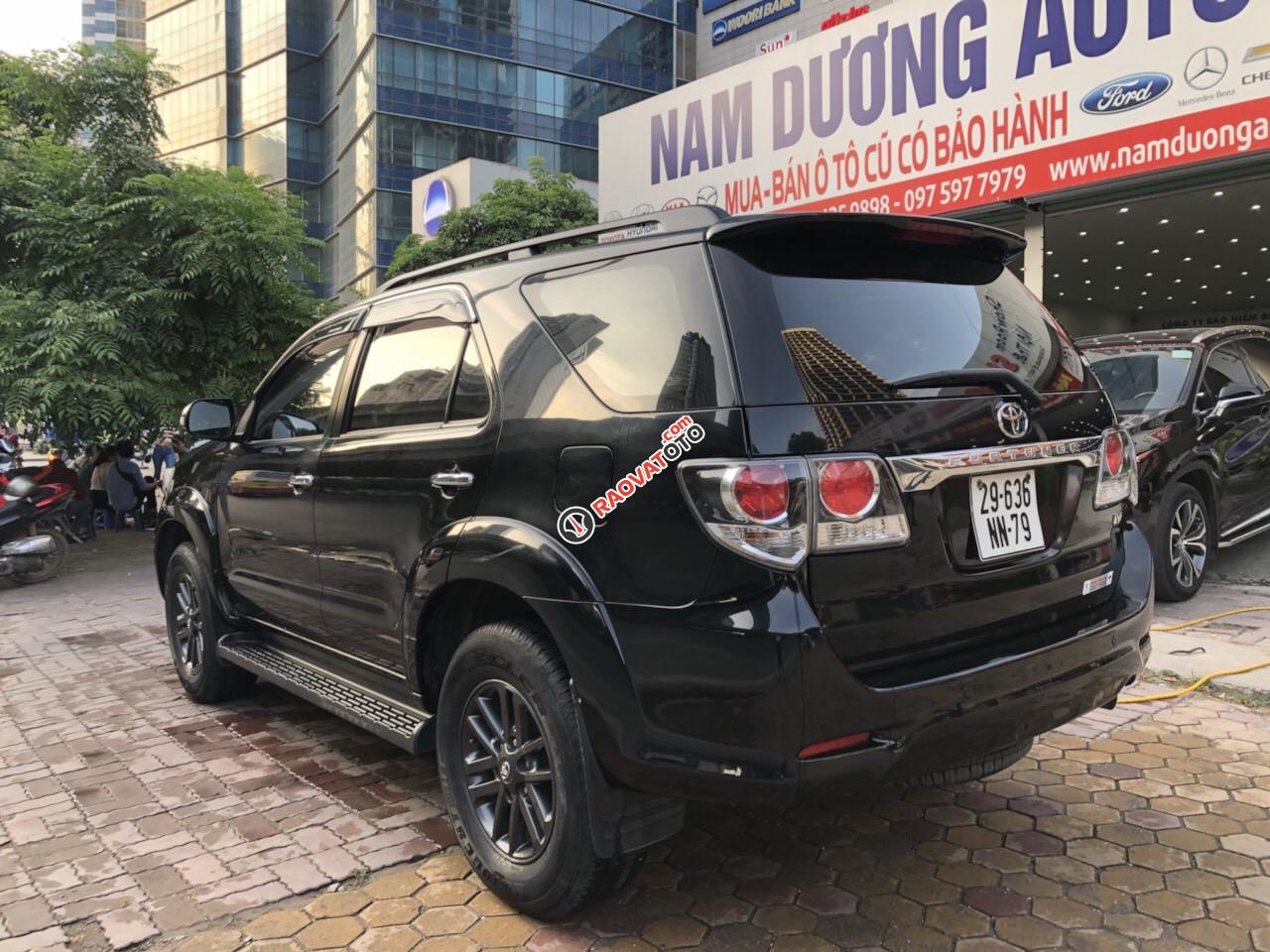 Cần bán Toyota Fortuner V sản xuất 2016, màu đen-6