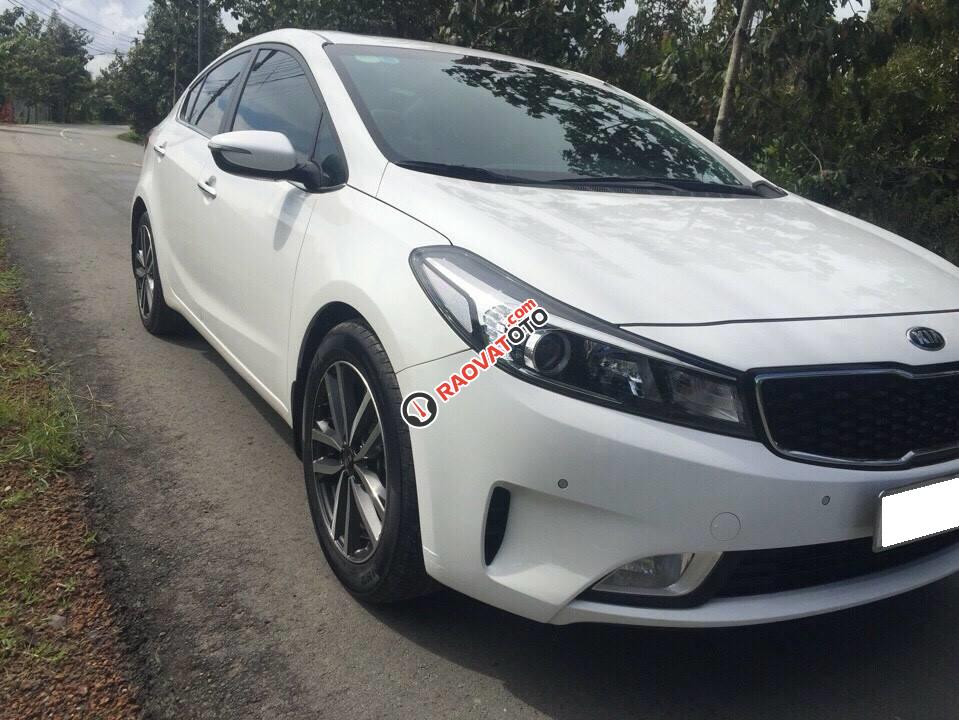 Cần bán xe Kia Cerato 2016 số tự động màu trắng-1