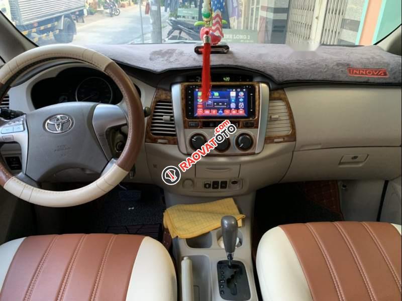 Bán xe Toyota Innova G 2014, màu bạc, giá 535tr-4