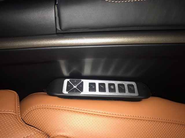 Giao ngay Lexus LX570 MBS 4 ghế massage, cửa hít mới 100% 2019 màu đen, nội thất nâu da bò-5