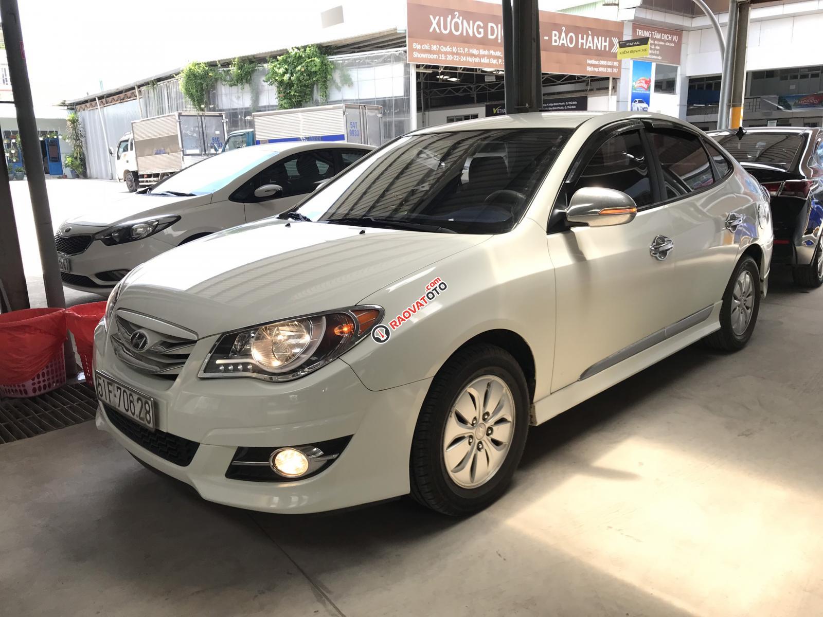 Bán Hyundai Avante 1.6MT màu trắng, số sàn, sản xuất 2016, biển Sài Gòn 1 chủ-2