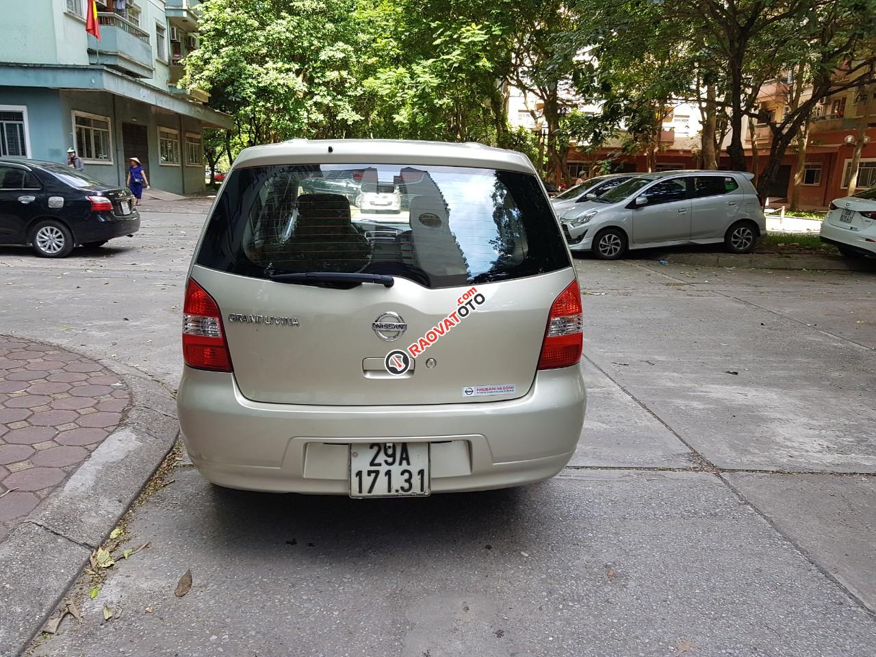 Cần bán Nissan Grand livina 1.8AT 2011, màu vàng, giá chỉ 350 triệu-1