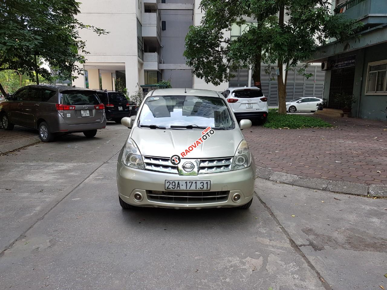 Cần bán Nissan Grand livina 1.8AT 2011, màu vàng, giá chỉ 350 triệu-0