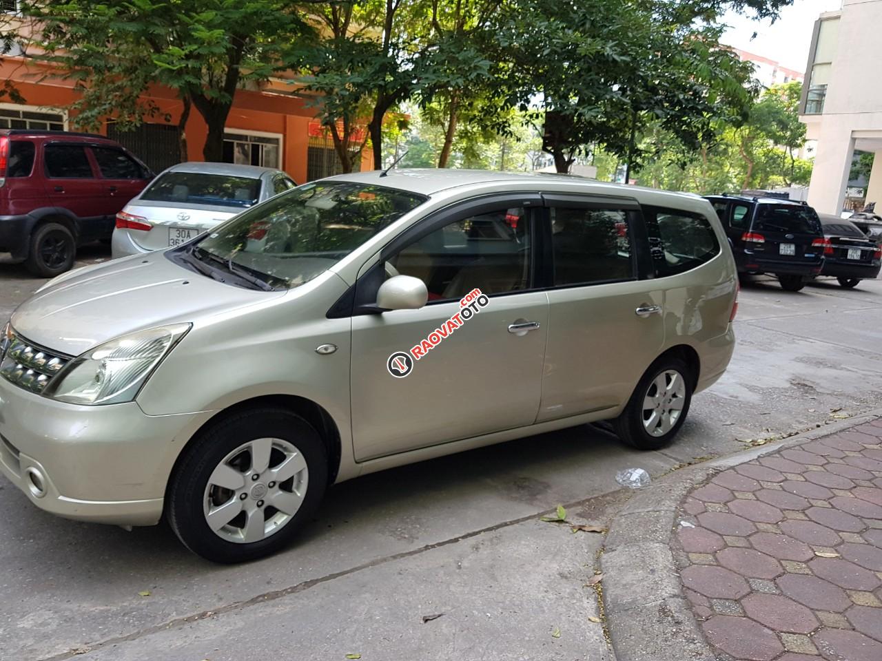 Cần bán Nissan Grand livina 1.8AT 2011, màu vàng, giá chỉ 350 triệu-2