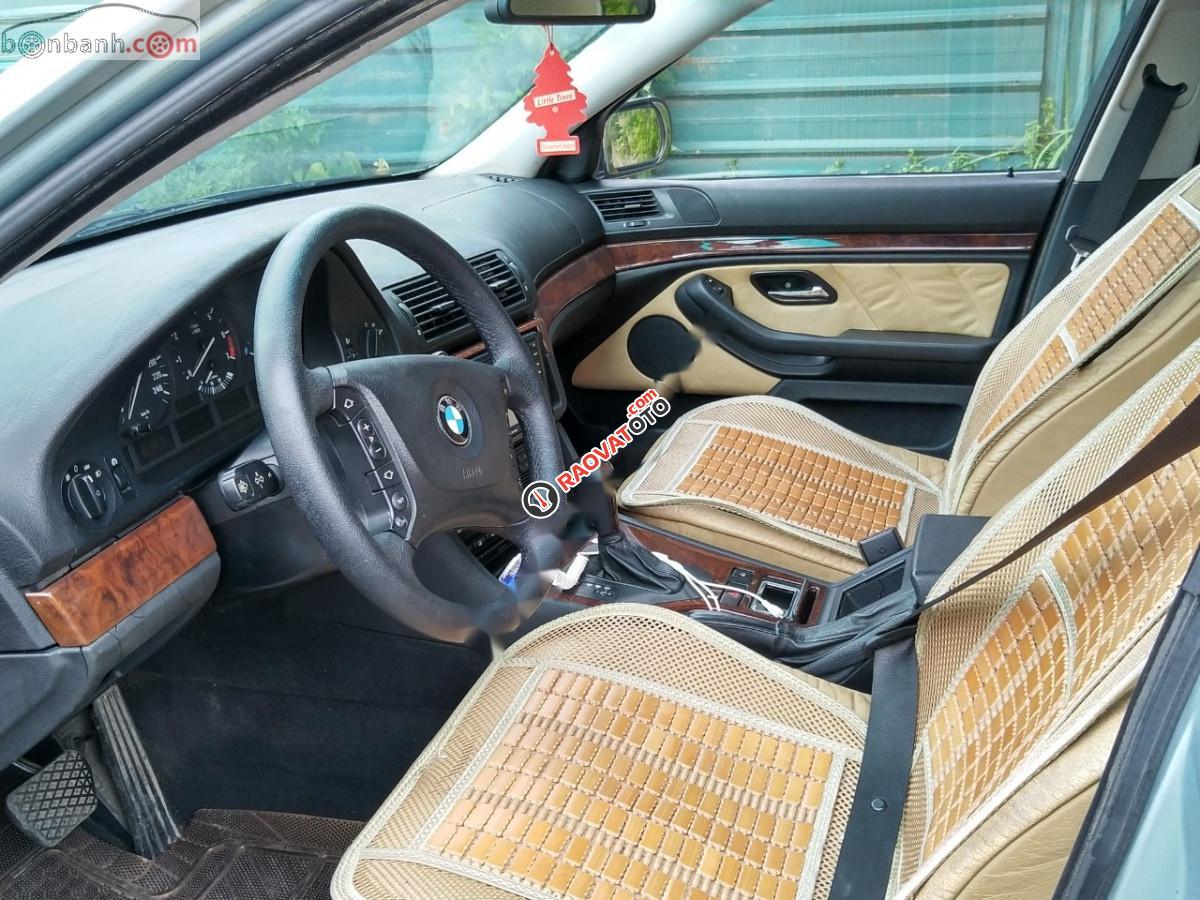 Cần bán xe BMW 5 Series 525i đời 2001, màu xanh lam số tự động, giá tốt-0