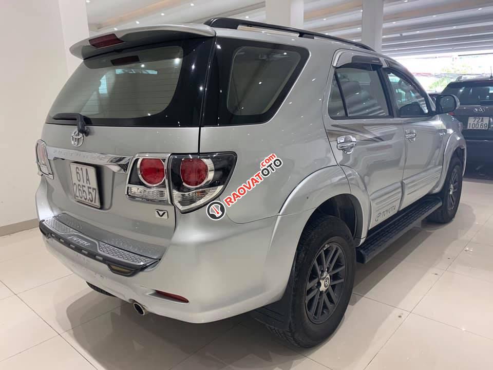 Cần bán xe Toyota Fortuner v năm sản xuất 2016, màu bạc giá cạnh tranh-3