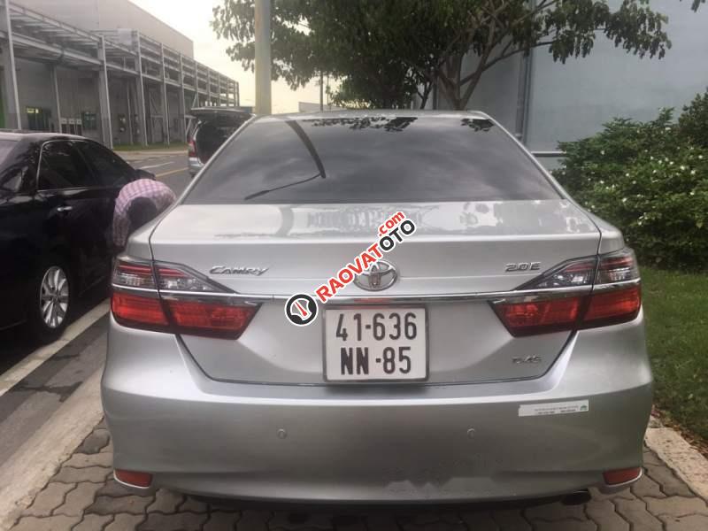 Bán Toyota Camry SE năm 2017, màu bạc, giá 800tr-1