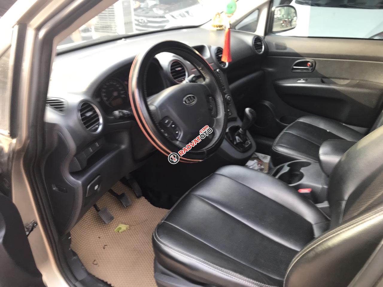 Cần bán Kia Carens 2.0MT 2016, màu vàng-8