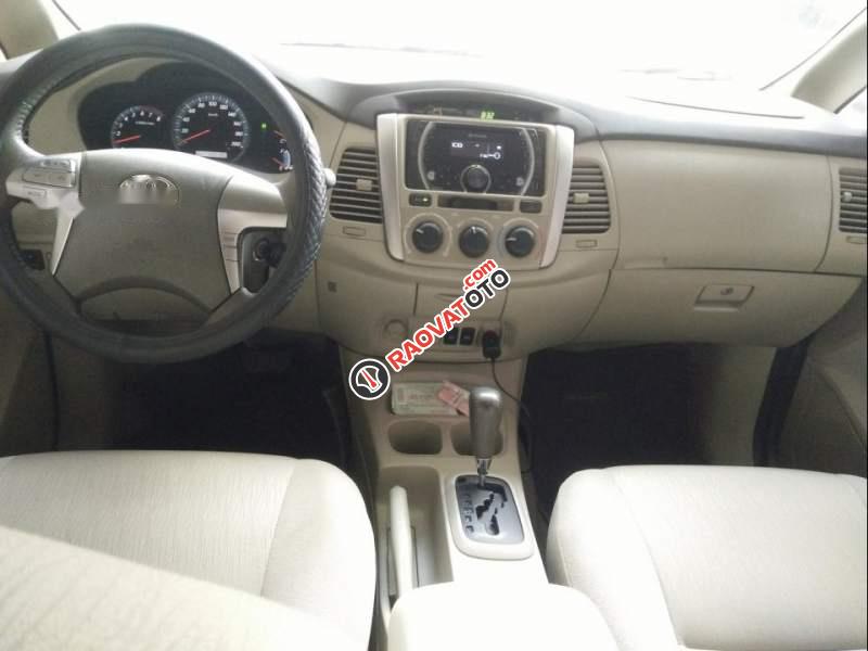 Bán Toyota Innova G đời 2015, màu bạc số tự động, giá tốt-3