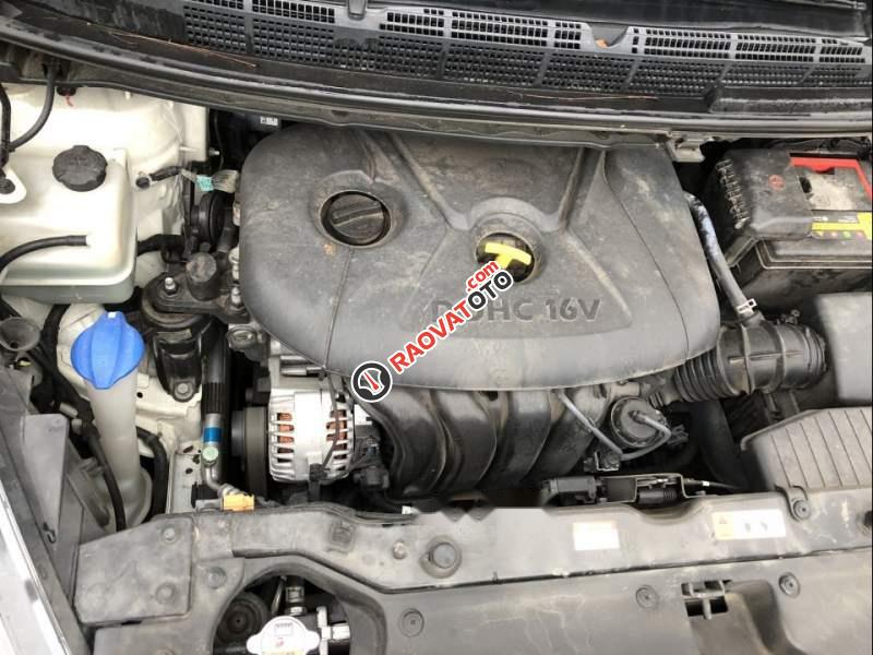 Bán xe Kia Rondo GAT đời 2015, màu trắng-3