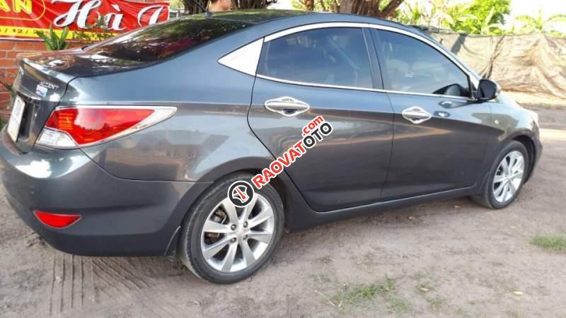 Cần bán Hyundai Accent AT sản xuất năm 2011, màu xám, xe vẫn còn đẹp-0