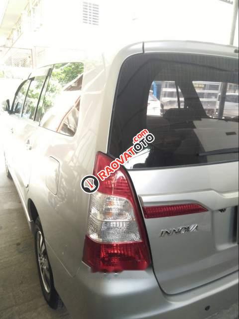 Bán Toyota Innova G đời 2015, màu bạc số tự động, giá tốt-0