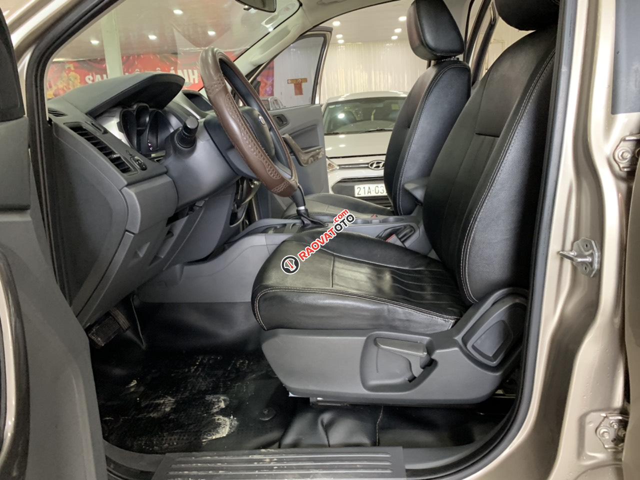 Bán Ford Ranger sản xuất 2015, màu vàng kem-6