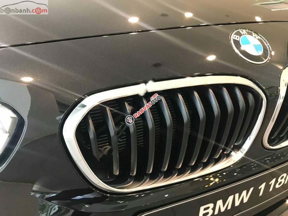 Bán BMW 1 Series 118i 2018, màu đen, giá tốt bất ngờ-6