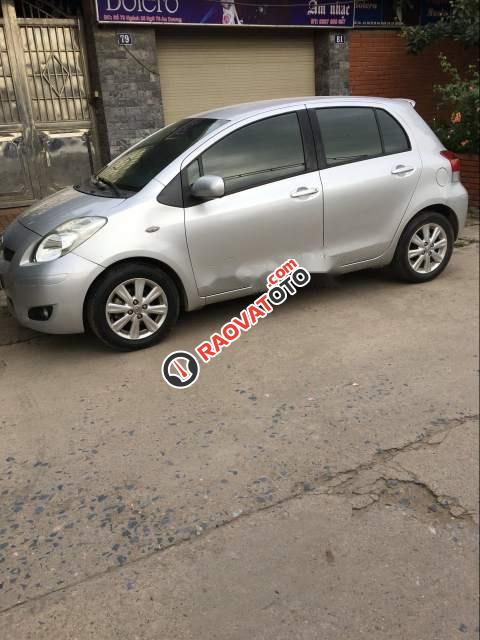 Cần bán gấp Toyota Yaris AT đời 2011, màu bạc, nhập khẩu, xe đi rất tốt và bền-0