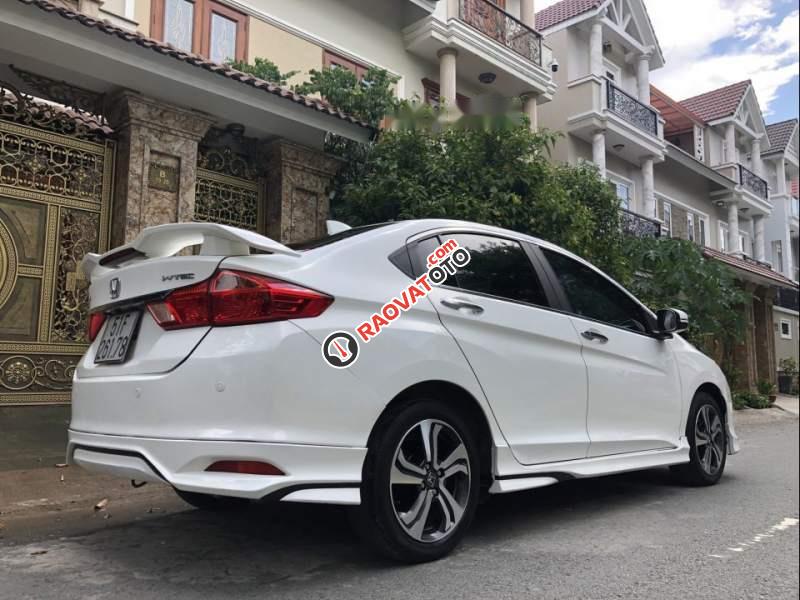 Bán chiếc xe Honda City 2015 màu trắng, số tự động-2