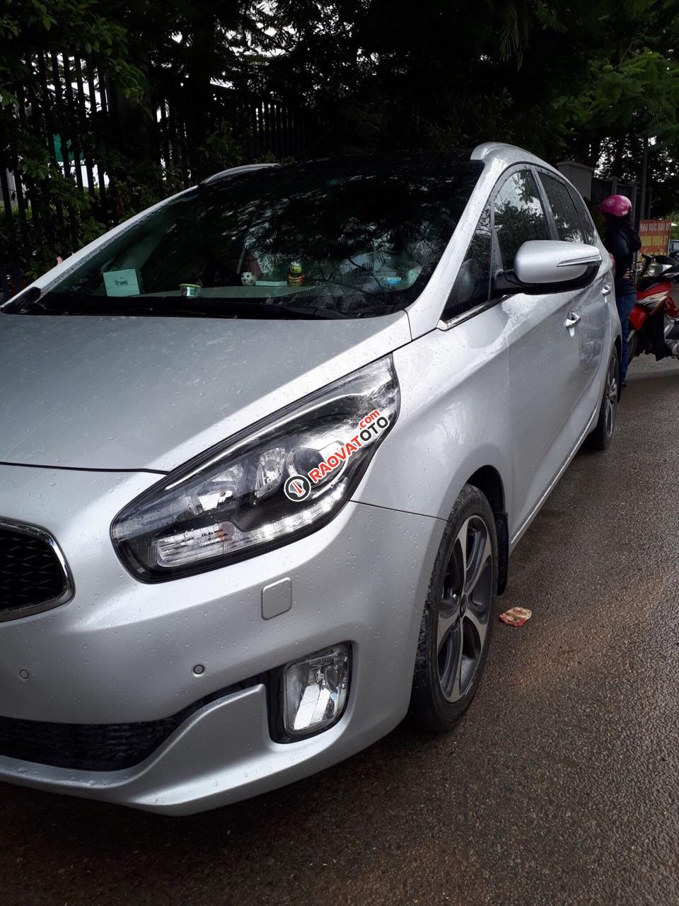 Bán xe Kia Rondo 2.0AT, bản GATH, đời 2015, màu trắng, biển SG-0