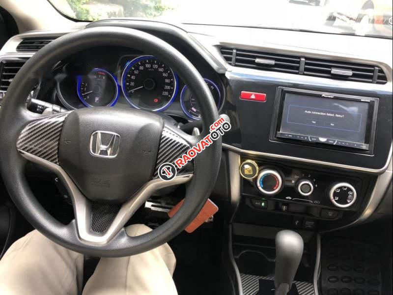Bán chiếc xe Honda City 2015 màu trắng, số tự động-0