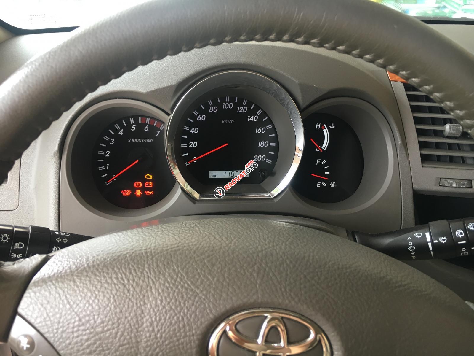 Bán Toyota Fortuner V đời 2011, màu bạc-0