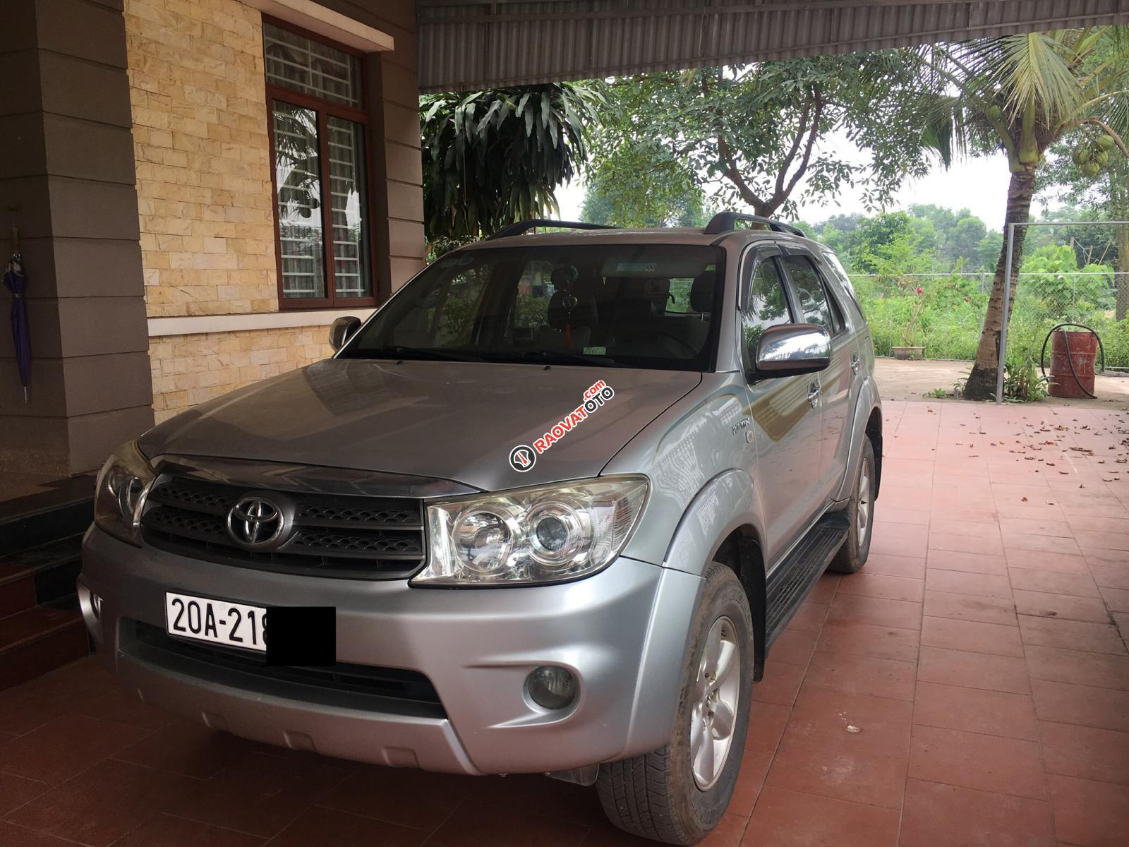 Bán Toyota Fortuner V đời 2011, màu bạc-3