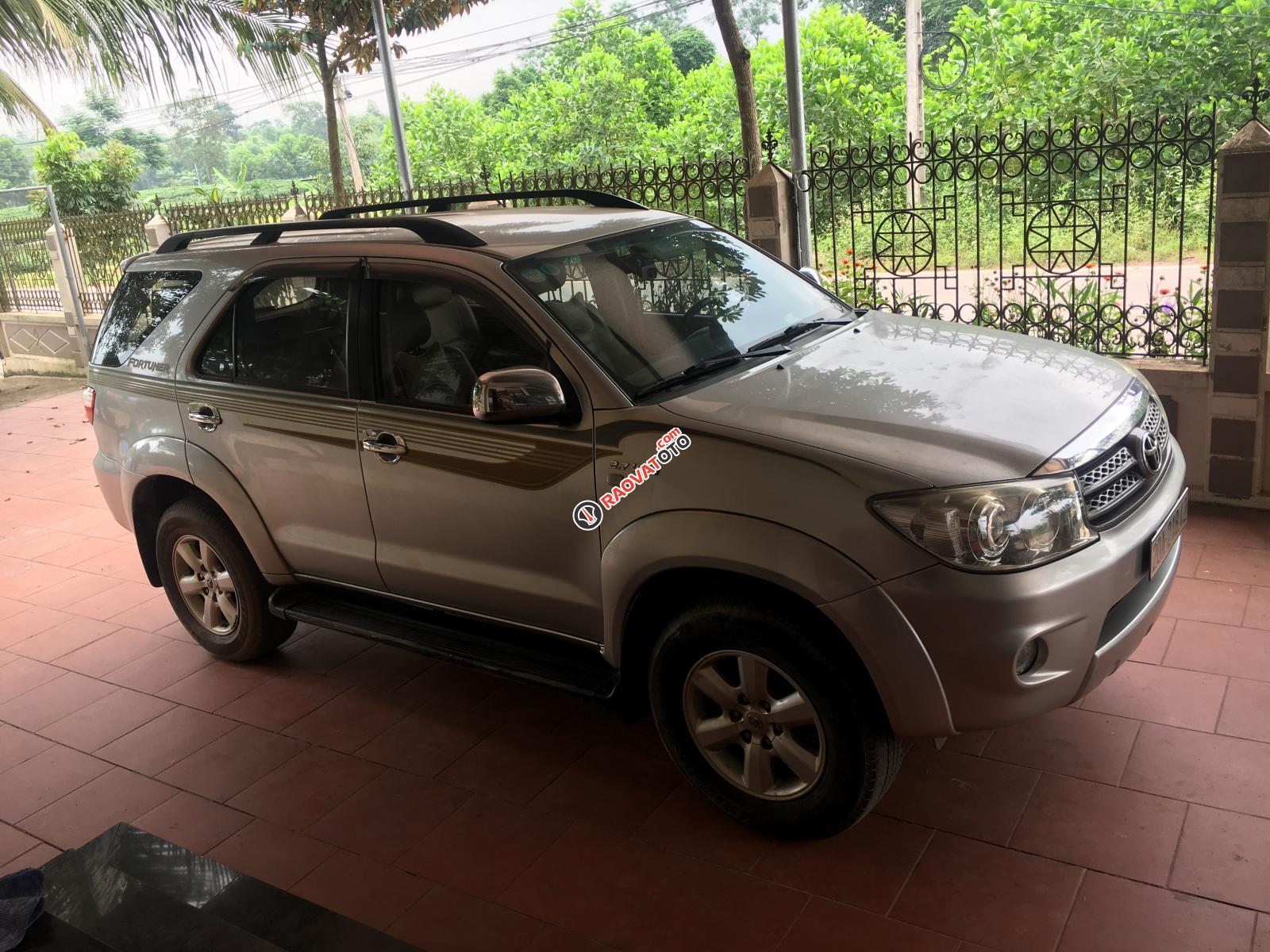 Bán Toyota Fortuner V đời 2011, màu bạc-4