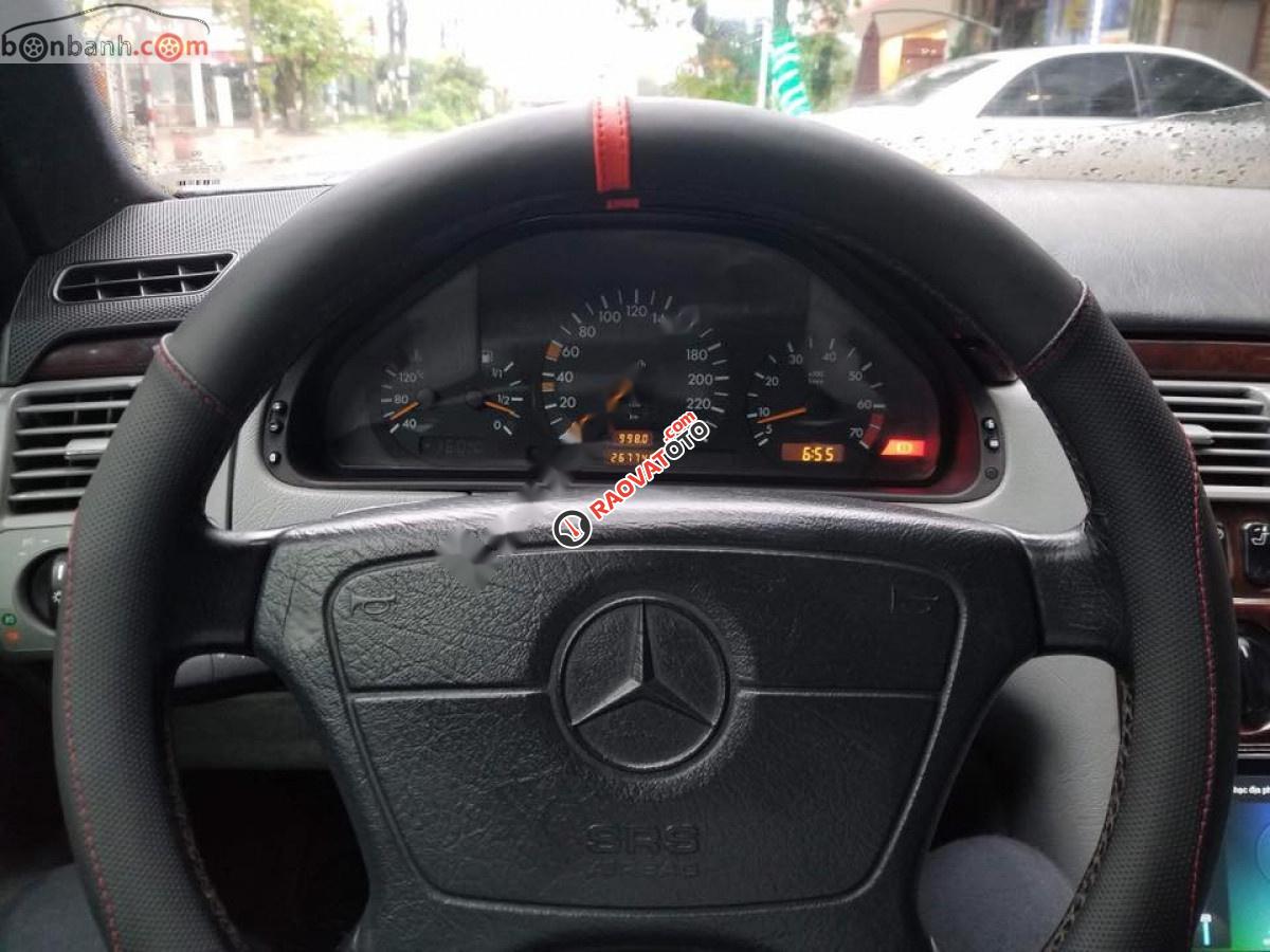 Bán lại xe Mercedes E230 1996, màu đen-4