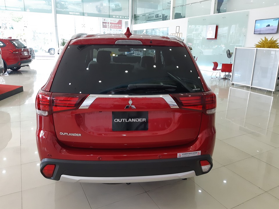 Bán xe Mitsubishi Outlander 2.0 CVT 2019, màu đỏ, xe nhập, giá chỉ 807 triệu, liên hệ Loan Anh: 0898.500.040-5