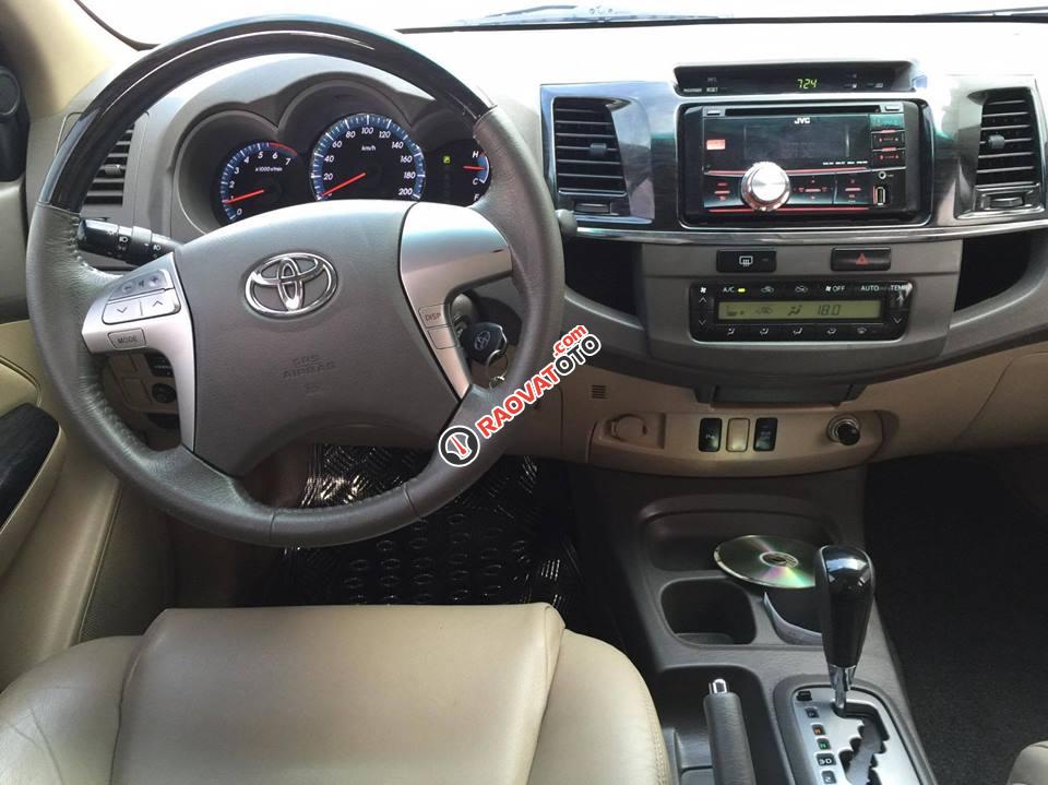 Cần bán xe Toyota Fortuner 2014 máy xăng, số tự động, màu bạc-1