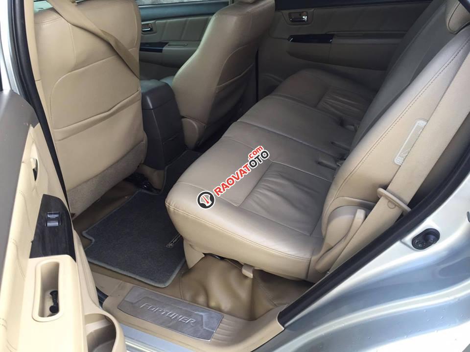 Cần bán xe Toyota Fortuner 2014 máy xăng, số tự động, màu bạc-3