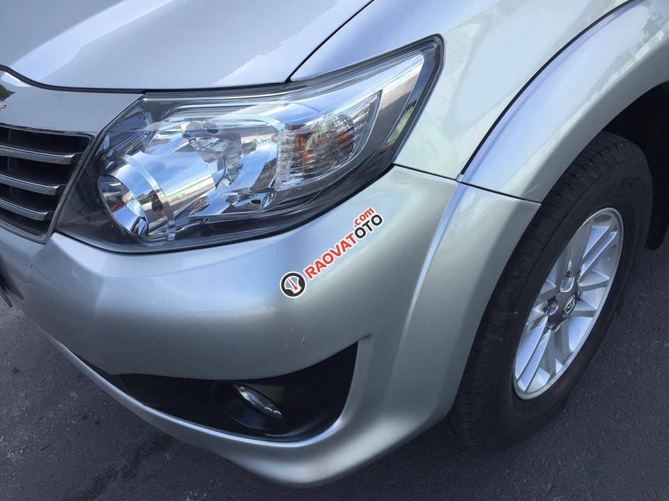 Cần bán xe Toyota Fortuner 2014 máy xăng, số tự động, màu bạc-6