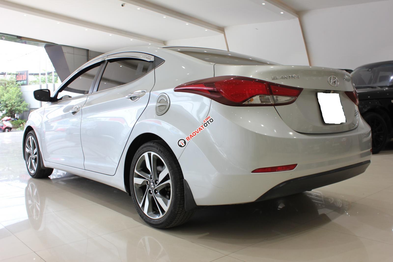 Bán xe Hyundai Elantra đời 2015, màu bạc, xe nhập-1