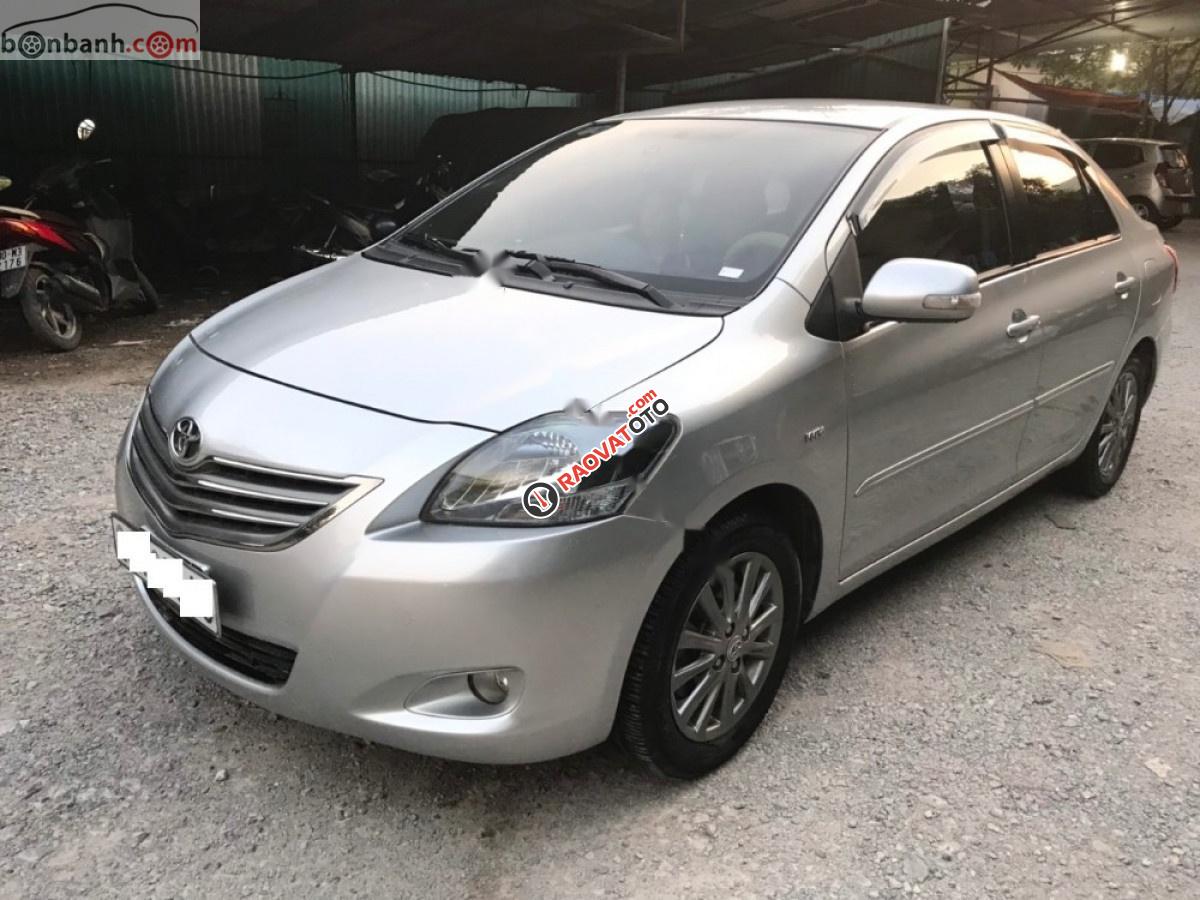 Bán ô tô Toyota Vios G 2013, màu bạc xe gia đình -1