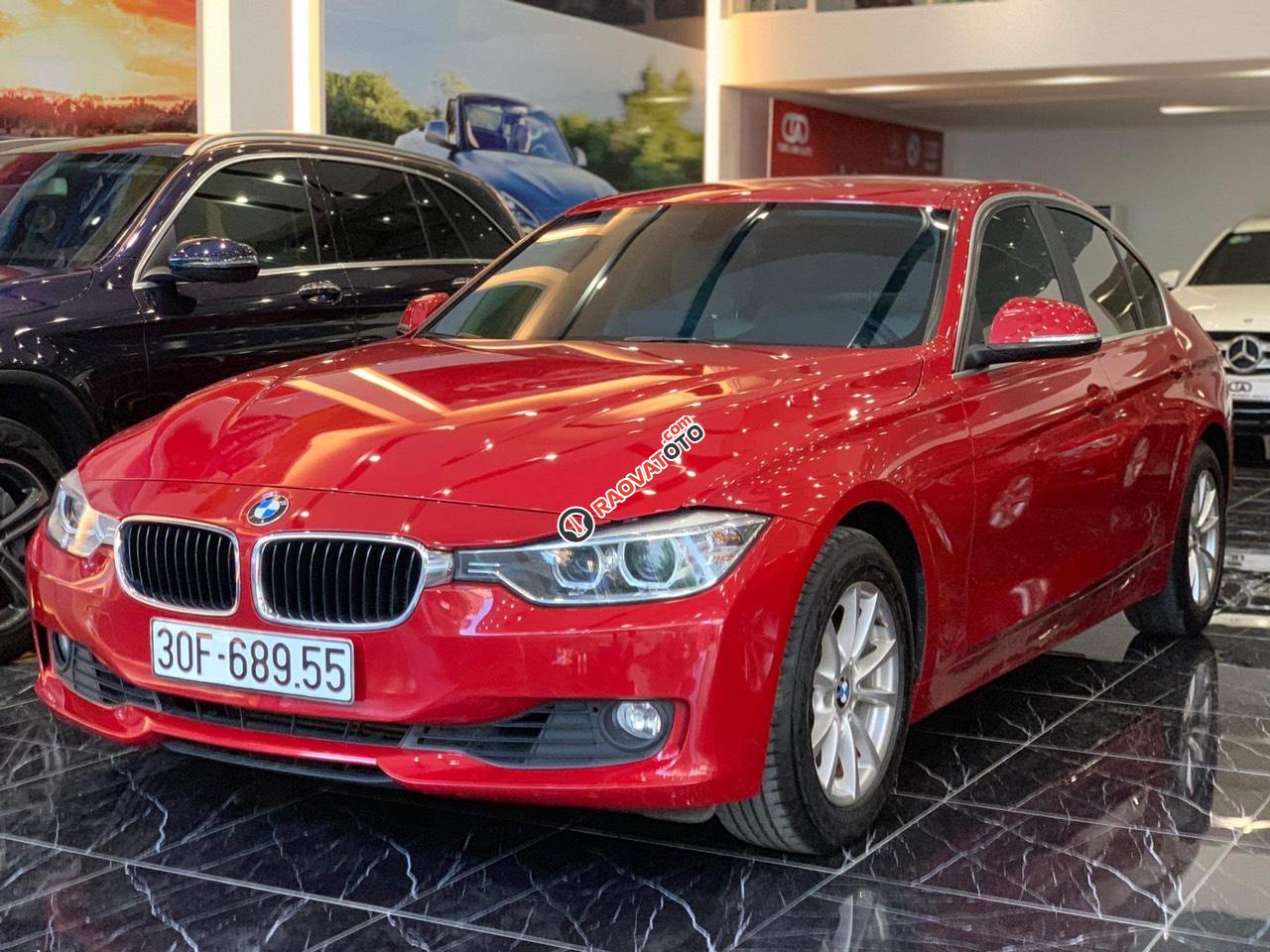 BMW 3 Series 320i đời 2014 màu đỏ, nội thất kem-3