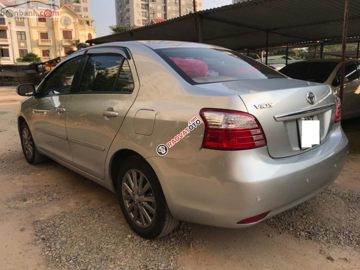 Bán ô tô Toyota Vios G 2013, màu bạc xe gia đình -2