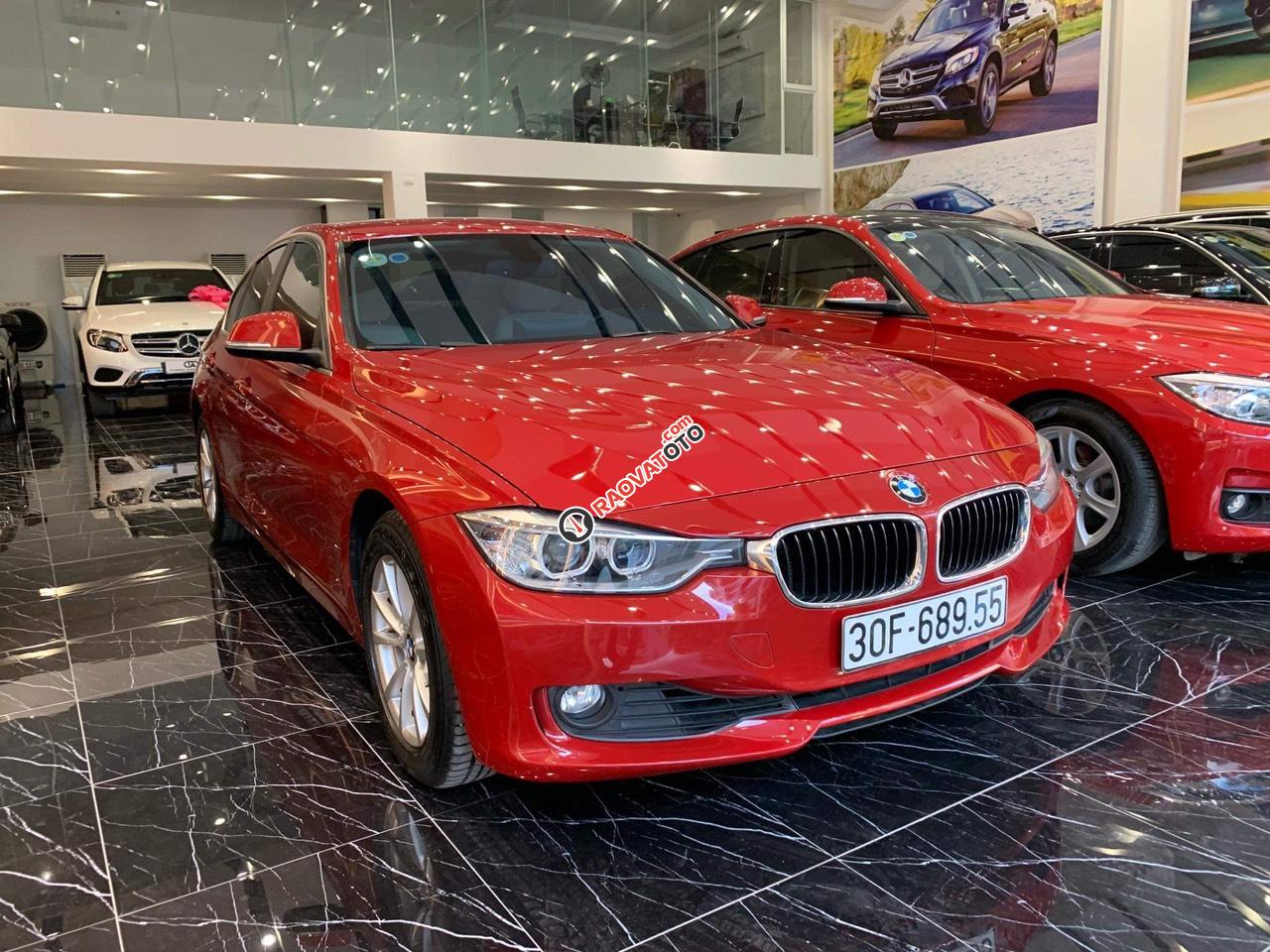 BMW 3 Series 320i đời 2014 màu đỏ, nội thất kem-1