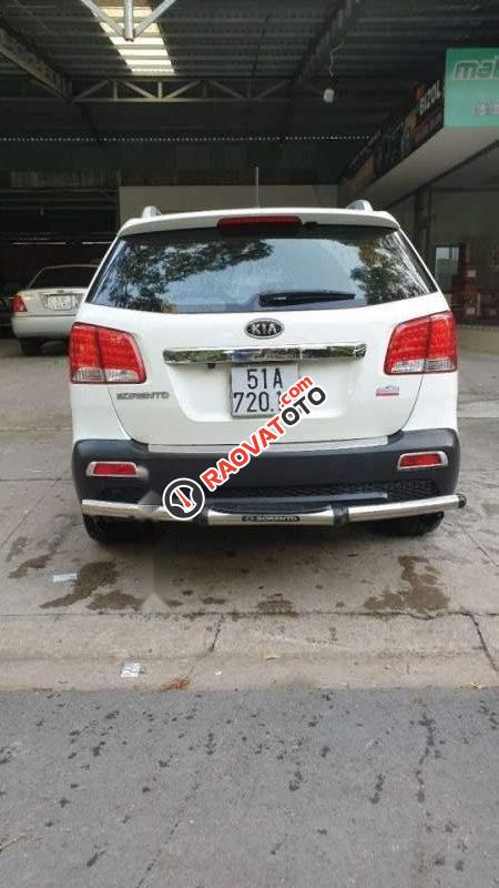 Cần bán xe Kia Sorento 2WD AT đời 2013, màu trắng, vẫn lốp zin từ lúc mới mua-5