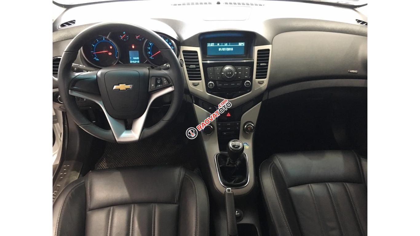 Chevrolet Cruze 1.6 MT 2017 màu trắng, trả trước chỉ từ 127 triệu-9