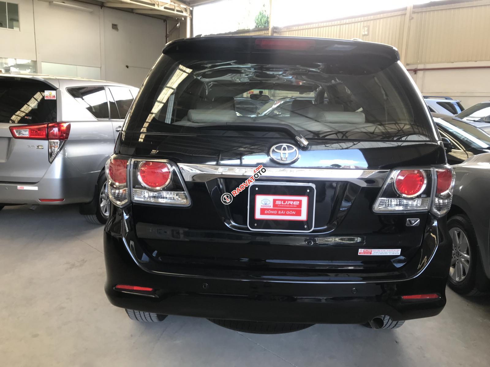 Bán xe Toyota Fortuner V đời 2016, màu đen số tự động-1