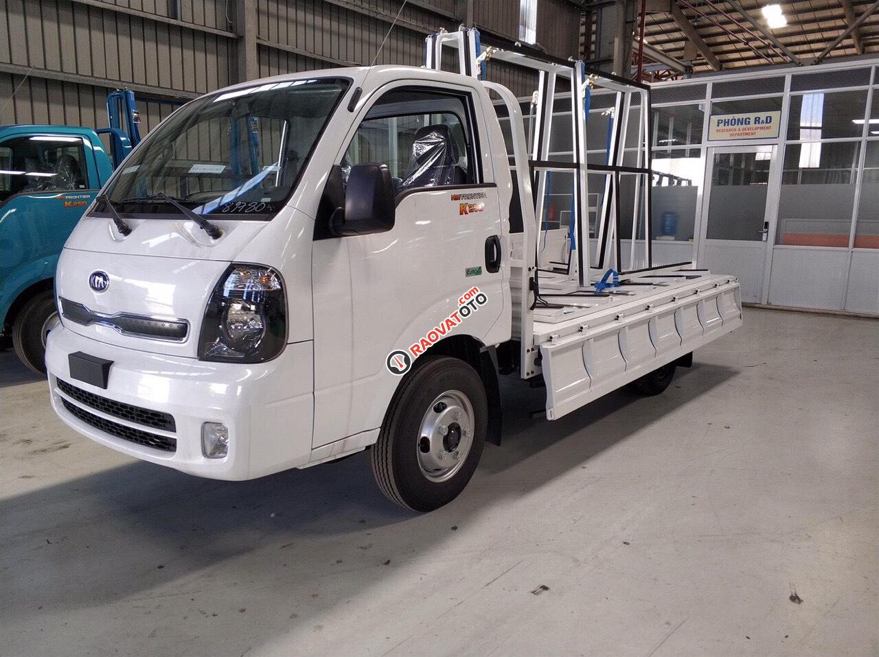 Thaco Bình Dương bán xe tải 2,5 tấn Kia K250, động cơ Hyundai đời 2019, thùng cải tạo chở kính - LH: 0944.813.912-6