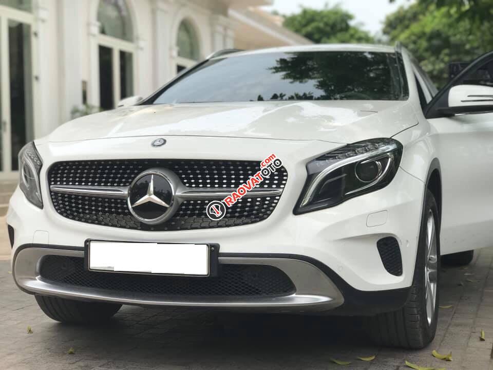 Bán Mercedes GLA 200 màu trắng, nhập khẩu Đức, sản xuất 2014-7