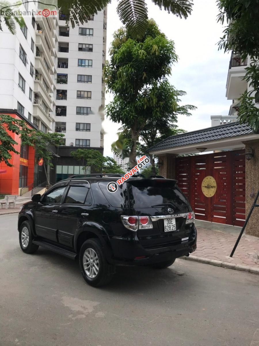 Bán Toyota Fortuner V 2013, màu đen, xe gia đình, giá tốt-6