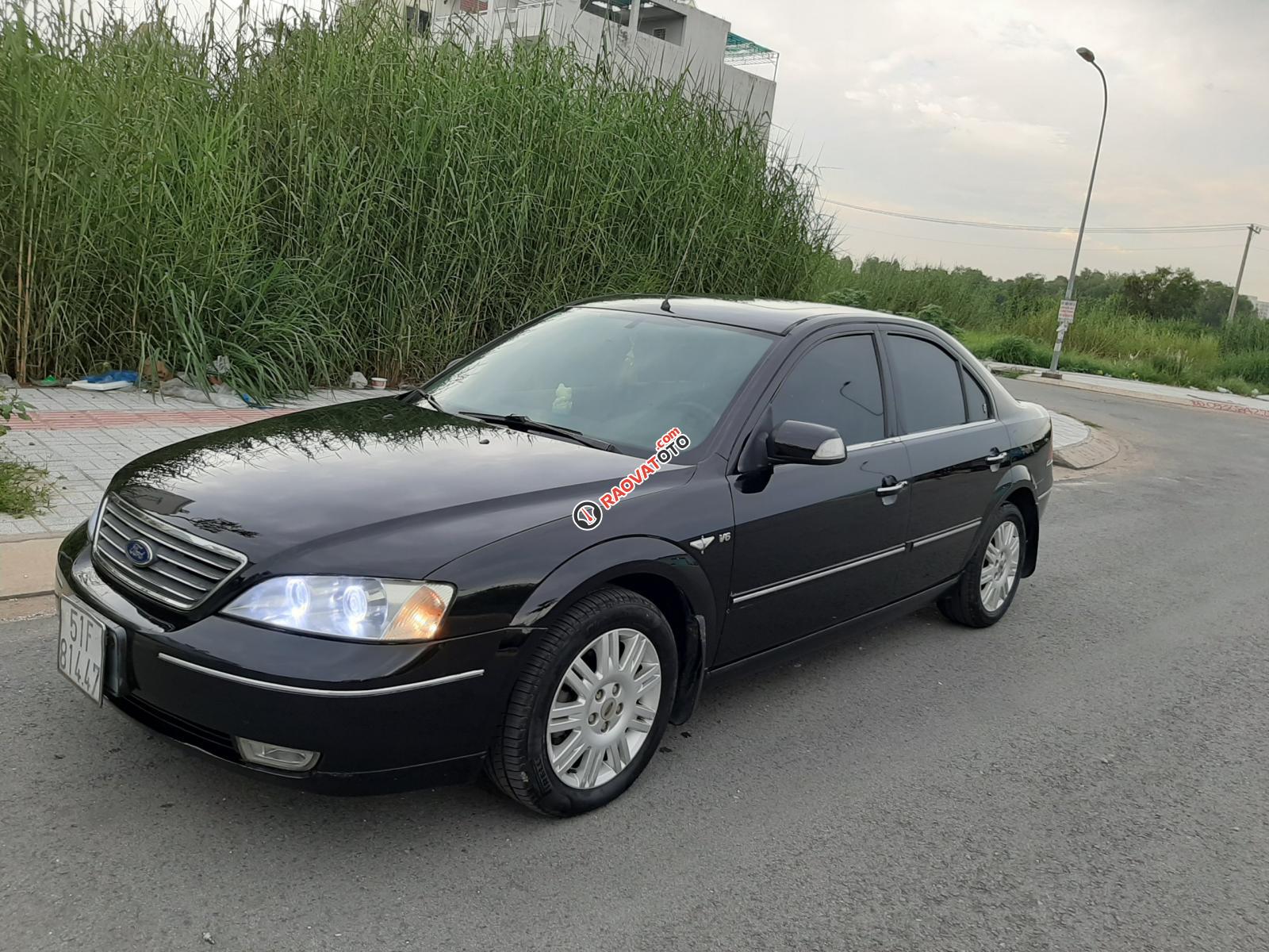 Bán xe Ford Mondeo 2.5 V6, 1 vạch 2004, màu đen, giá rẻ 185tr-1