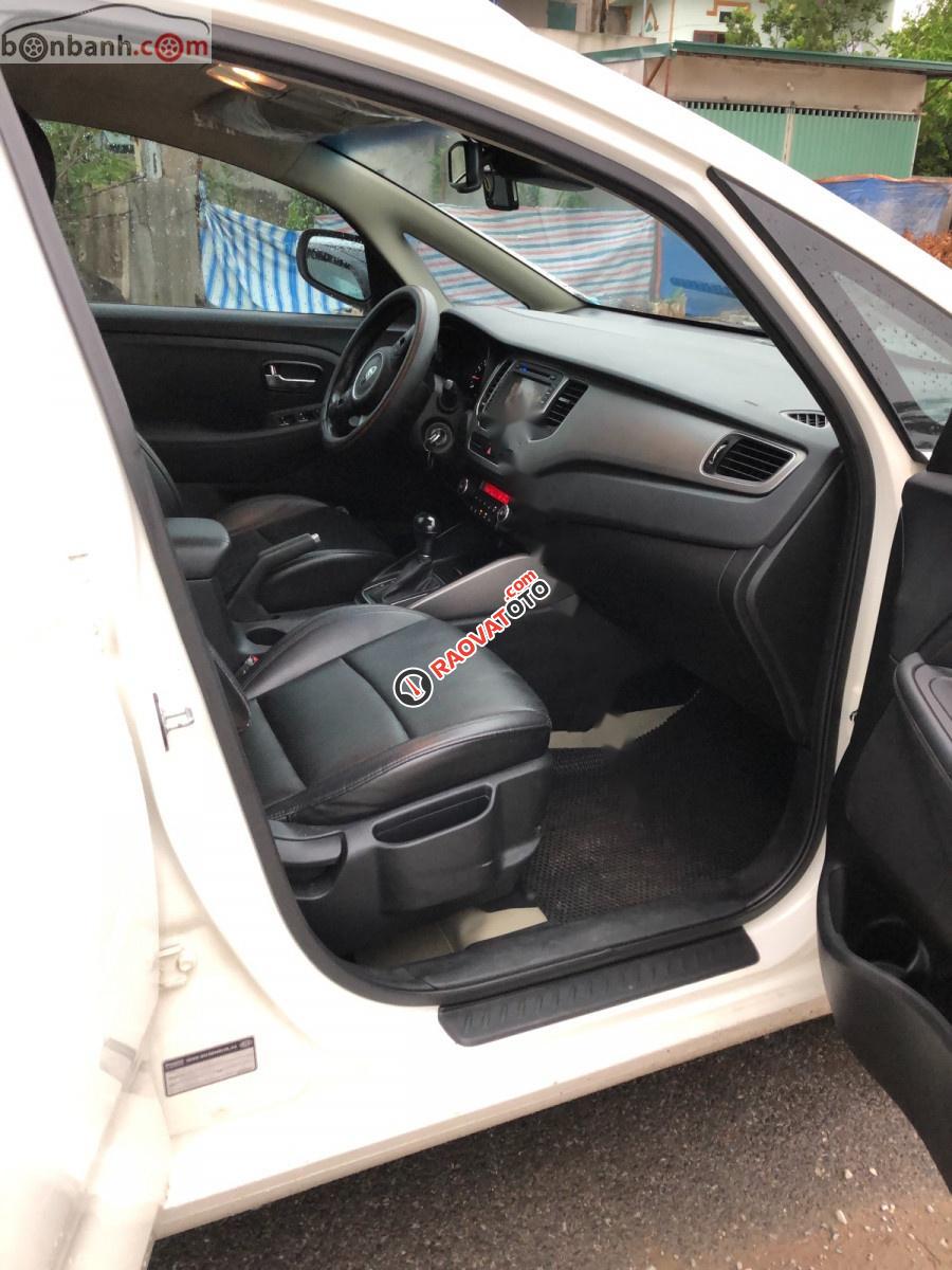 Bán Kia Rondo GAT đời 2015, màu trắng số tự động-3