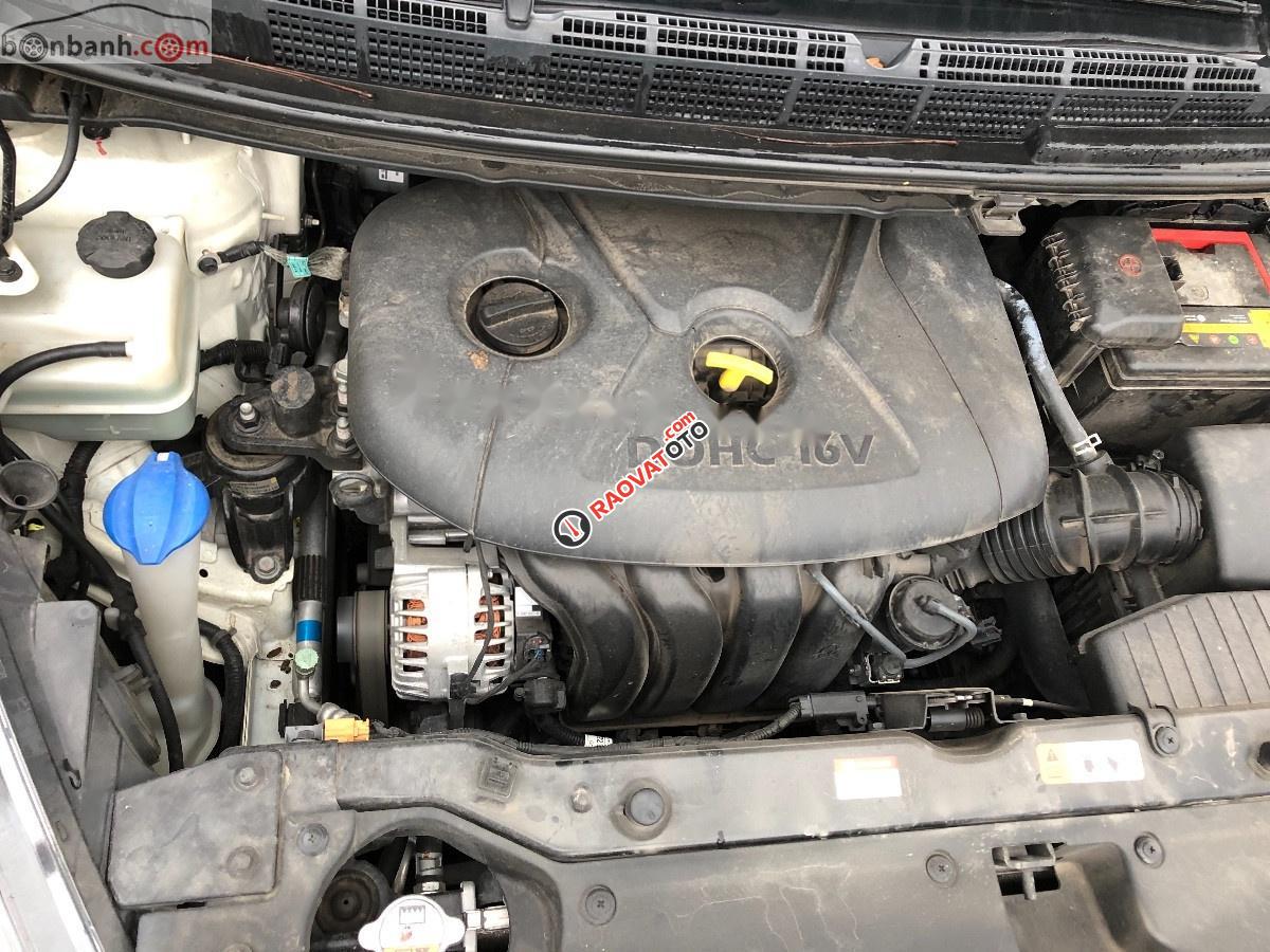 Bán Kia Rondo GAT đời 2015, màu trắng số tự động-9